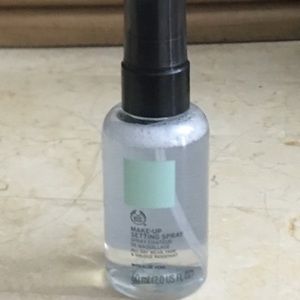 Make up setting spray